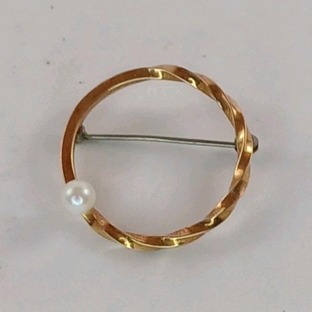 Vintage Gold Tone Krementz Pearl Brooch Twisted‎ Pin